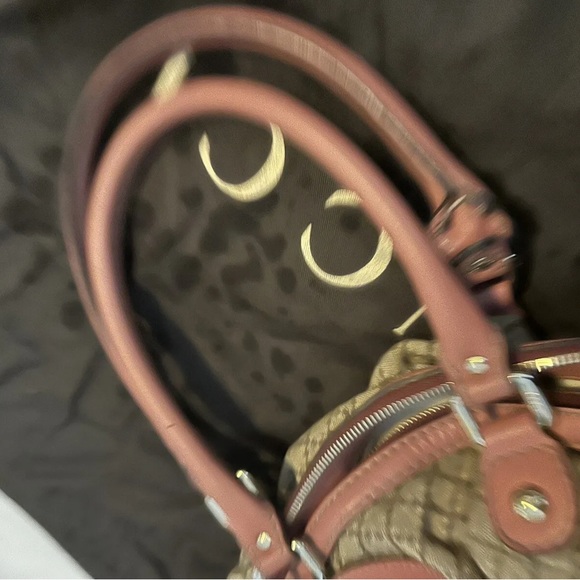 Gucci monogram use like 5 times.. like new - Picture 9 of 10